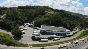 Frota de caminhões refrigerados da Bora Transportes